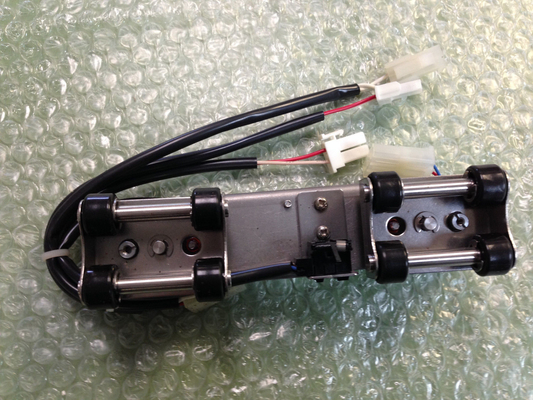 CINA 810G03623 Fuji Unit Press Roller Assembly Minilab Part pemasok
